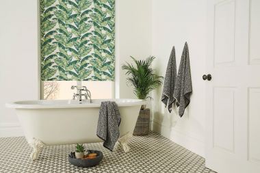 bathroom-plam-leaves-roller-