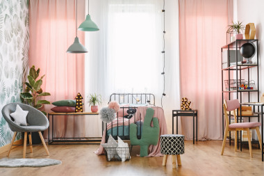kids-bedroom-pink-curtain-min